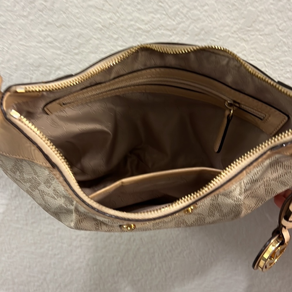 Michael Kors signature shoulder bag - Picture 3 of 4